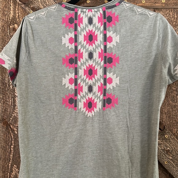 JOHNNY WAS  JWLA Embroidered vneck t-shirt - Picture 6 of 9